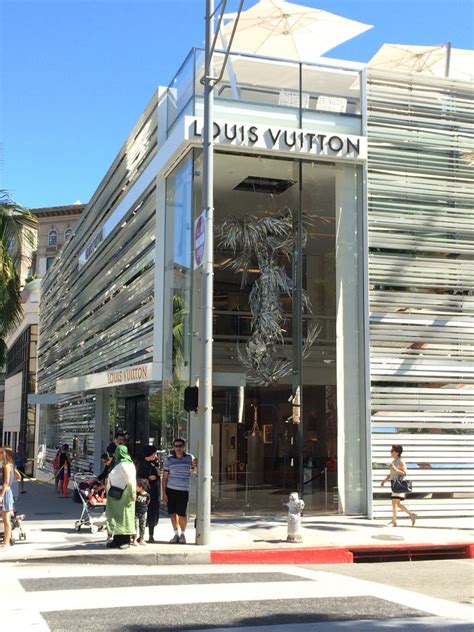 Louis Vuitton rodeo drive hours